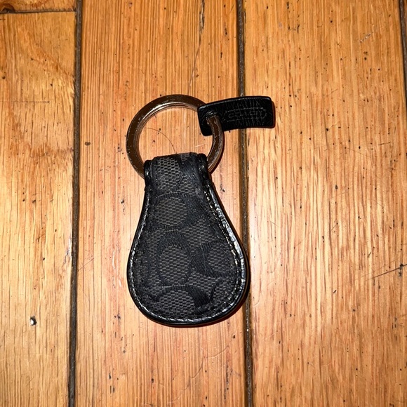 Coach signature black keychain - Picture 2 of 2